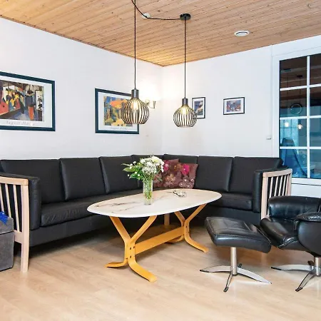18 Person In Ulfborg Fjand Gårde