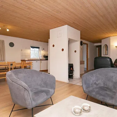 18 Person In Ulfborg *