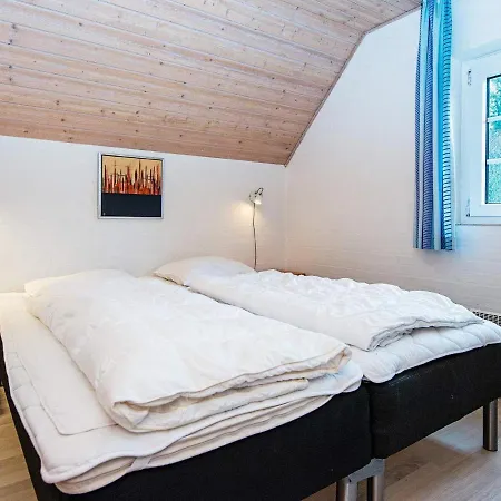 18 Person In Ulfborg * Fjand Garde